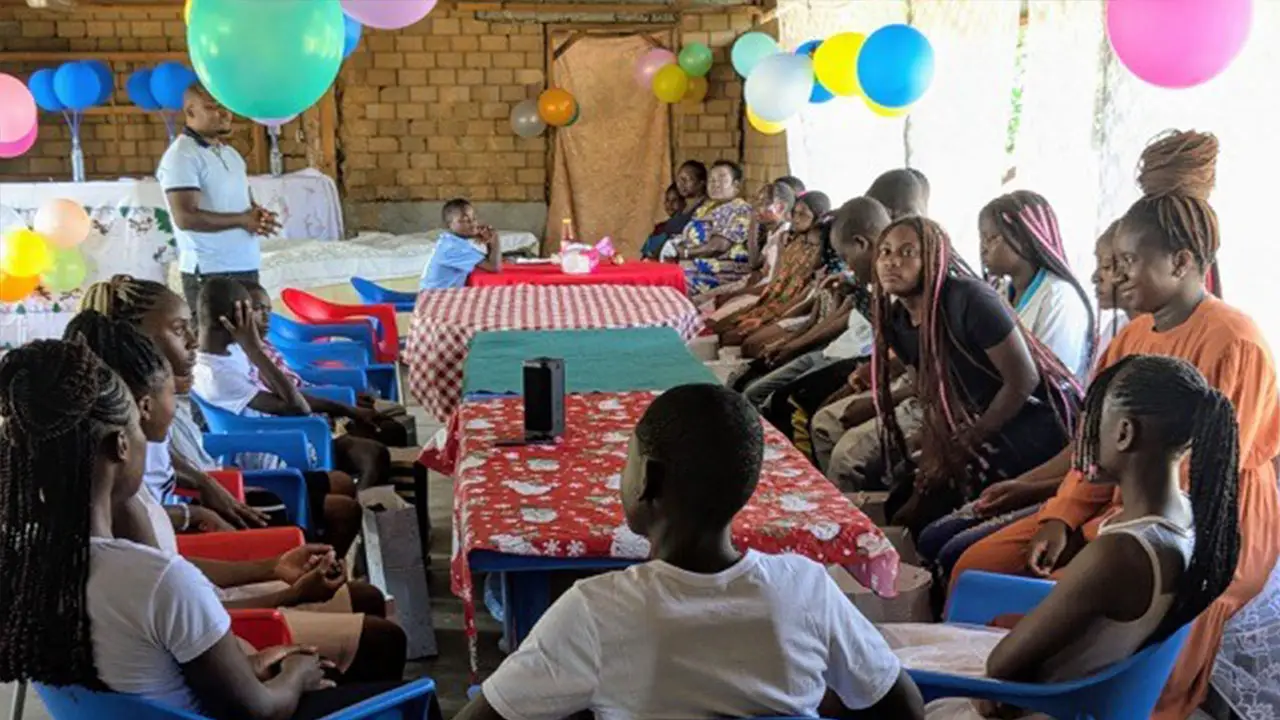 Orphans_at_Chande_at_Christmas